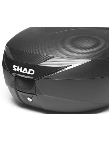Top Case Moto SH39 Carbone SHAD - 81.583194 Le Top case SH39 carbone représente une nouvelle génération de porte-bagages qui a é